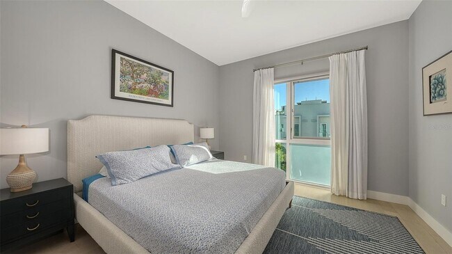 Building Photo - 635 S Orange Ave