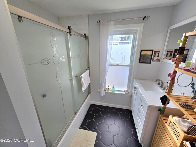 Building Photo - 305 3rd Ave