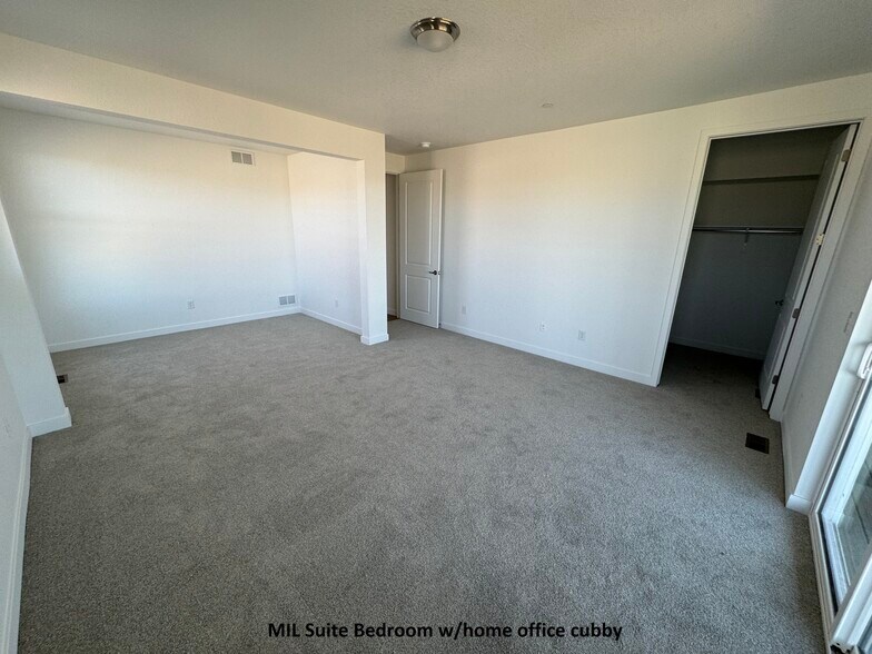 Building Photo - 610 Sunrise St