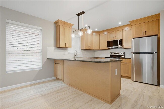 Building Photo - 71 N Main St