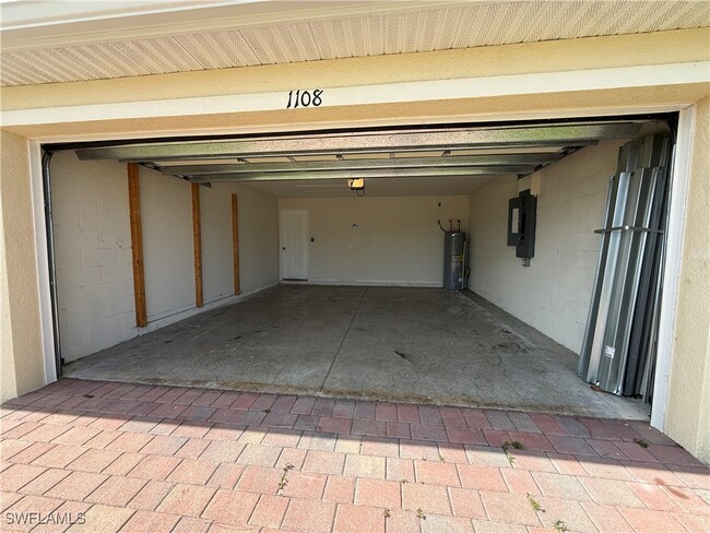 Building Photo - 1108 NE 36th Ln