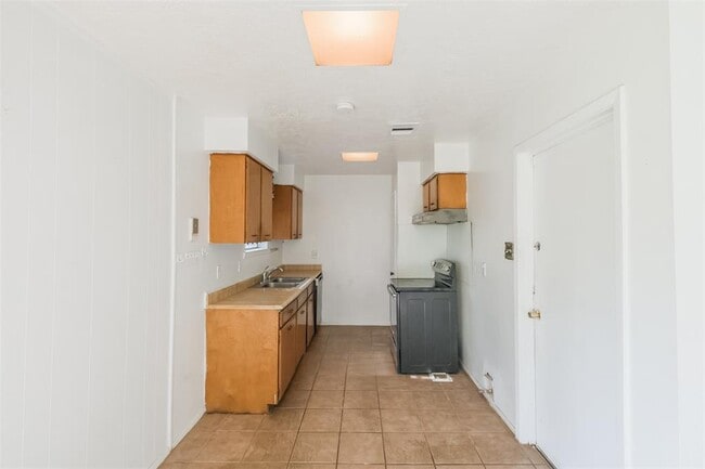 Building Photo - 4919 Glenridge Ln