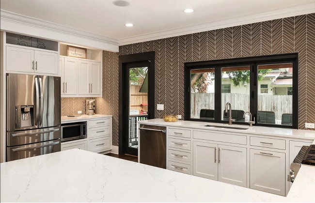 Building Photo - Beautiful Irvington Bungalow (3 Bed, 3 Bath)