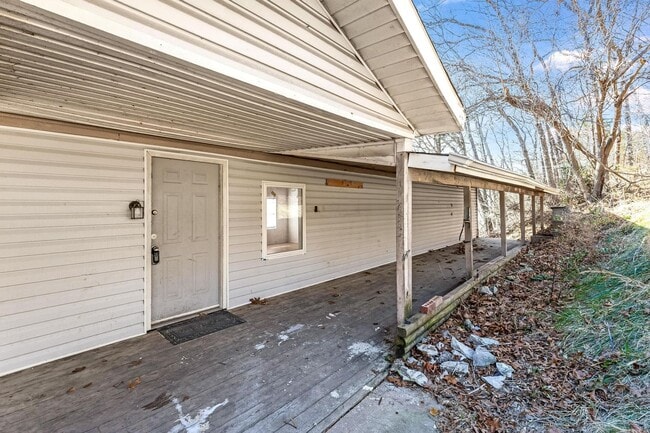 Building Photo - Lakeside Charm: Cozy 2-Bedroom Duplex in Rogers!