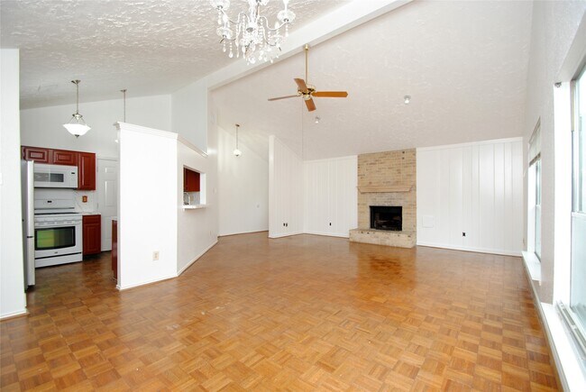 Building Photo - 16311 La Luna Dr