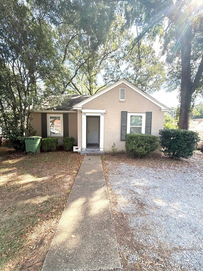 Building Photo - ** 1 Bed 1 Bath located In Capitol Heights...