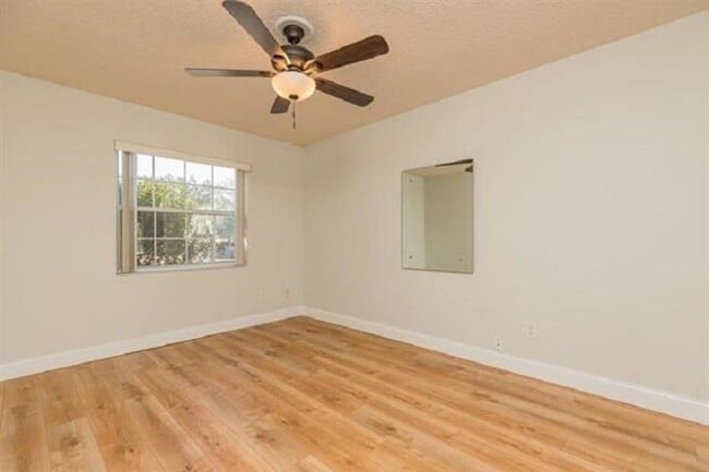 Building Photo - 901 Mariana Pl