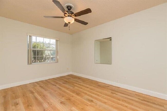 Building Photo - 901 Mariana Pl