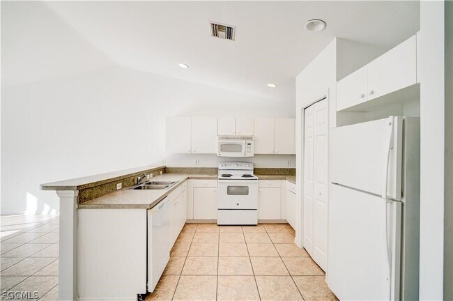 Building Photo - 2705 Matena Ave S