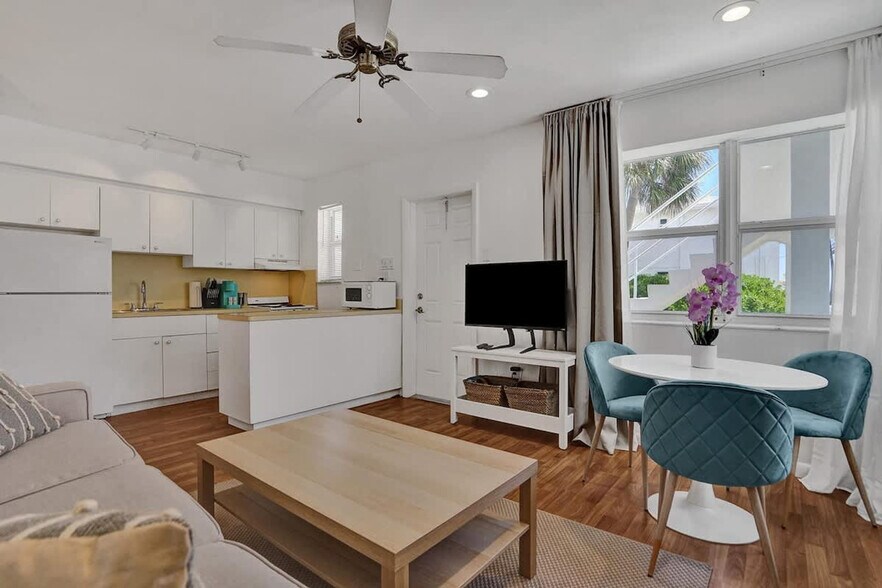 Building Photo - 851 N Surf Rd