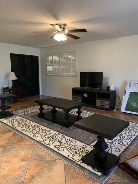 Living room - 1207 E Loyola Dr