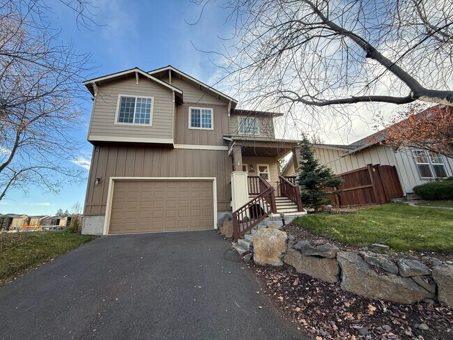 Building Photo - Beautiful and Spacious 4 Bed/2.5 Bath Home in NW Bend