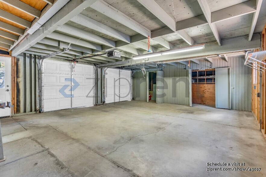 Building Photo - 12805 SW Washington St