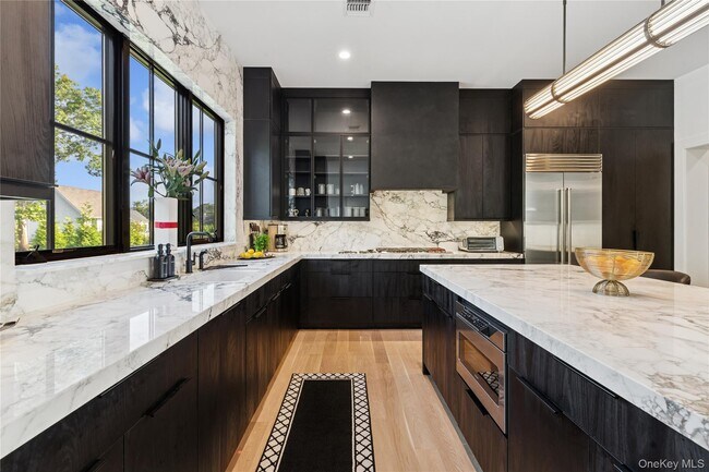 Building Photo - 4 Margareta Ct