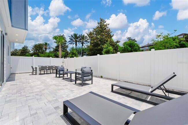 Building Photo - 7740 Sandy Ridge Dr