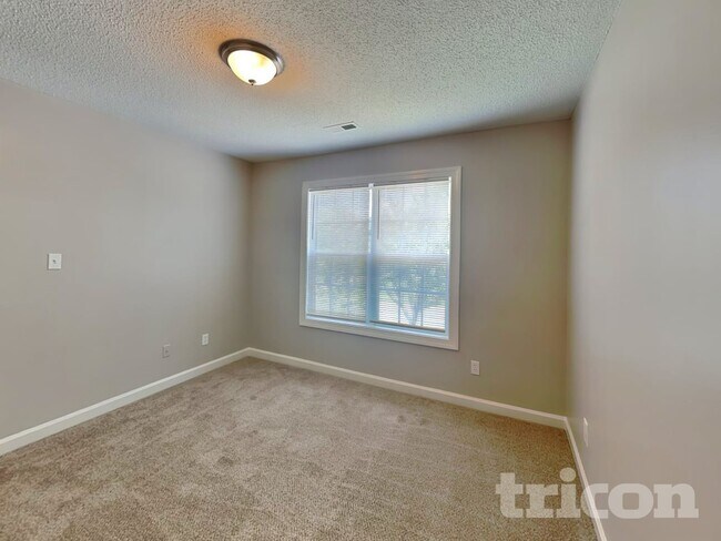 Building Photo - 2829 Rosemeade Dr