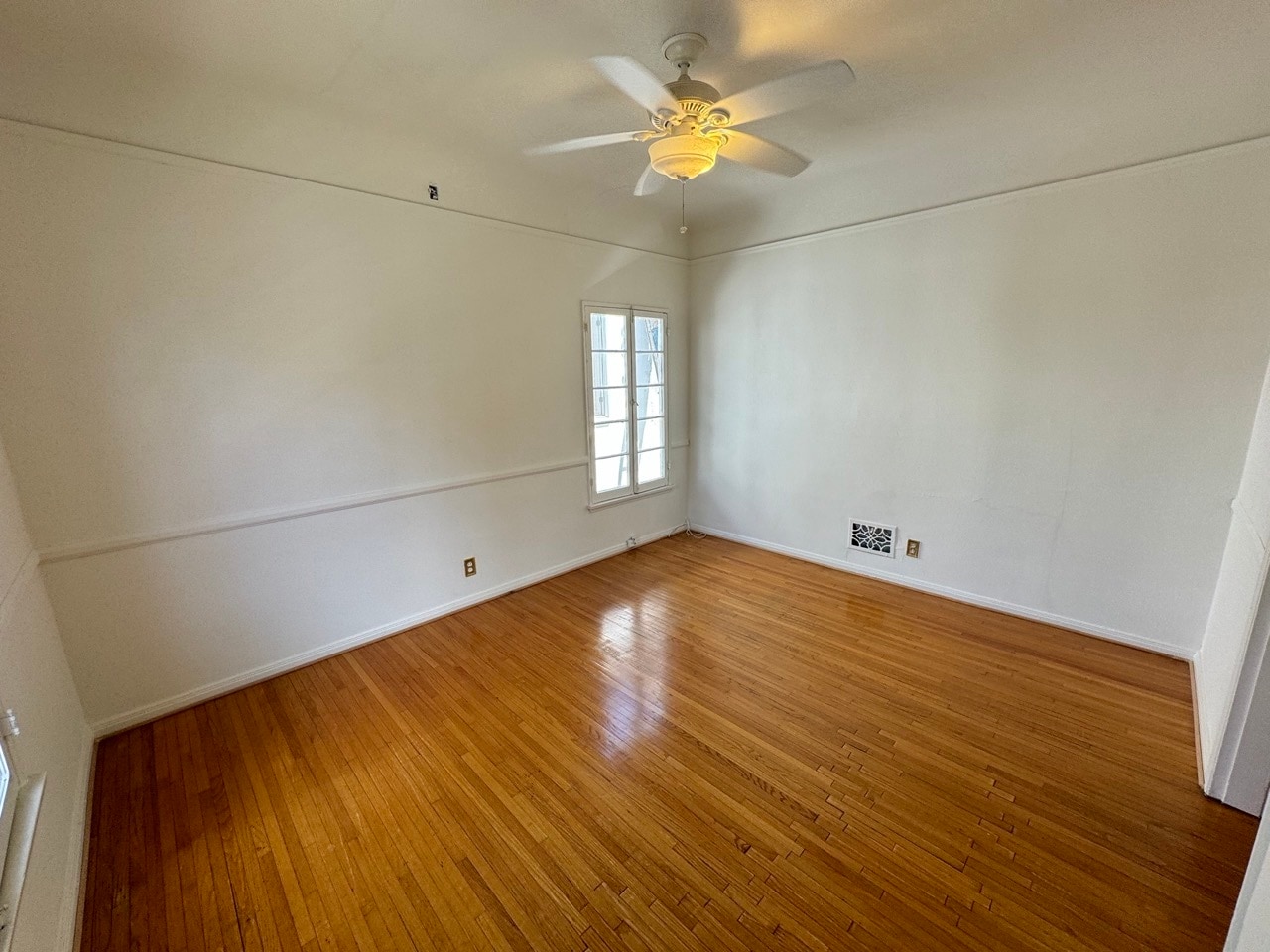 Building Photo - 422 S Detroit St