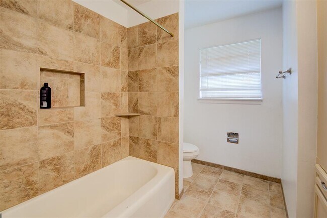 Building Photo - 3403 Linkwood Dr