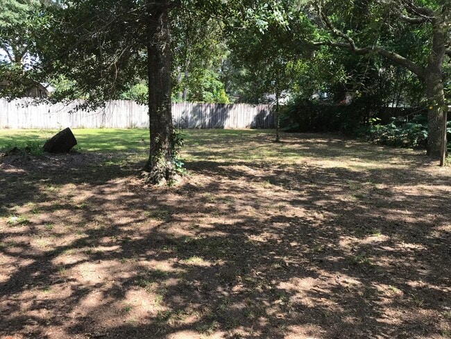 Building Photo - 101 Claire Dr