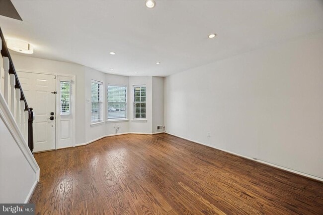 Building Photo - 175 Leedom Way