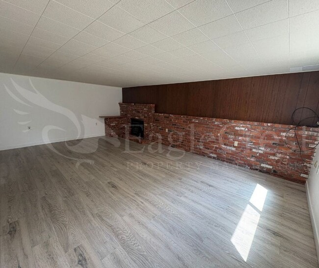 Building Photo - Three Bedroom, Two Bathroom House plus bon...