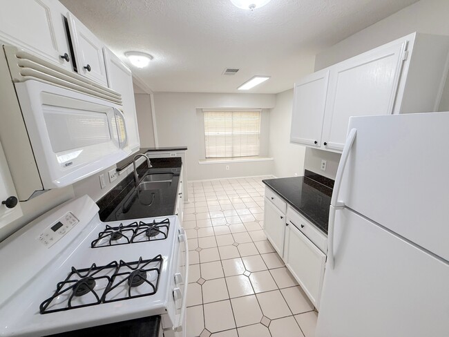 Building Photo - 13414 Wells River Dr
