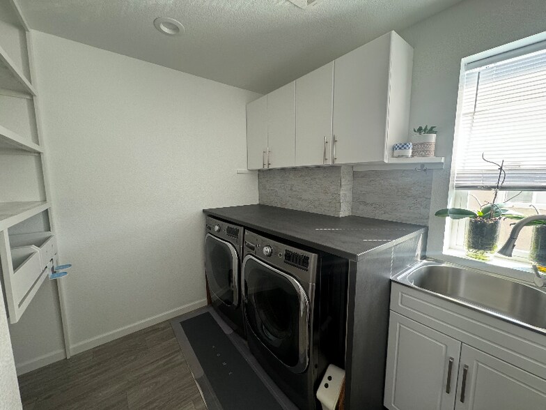 Building Photo - 8809 Polka Way