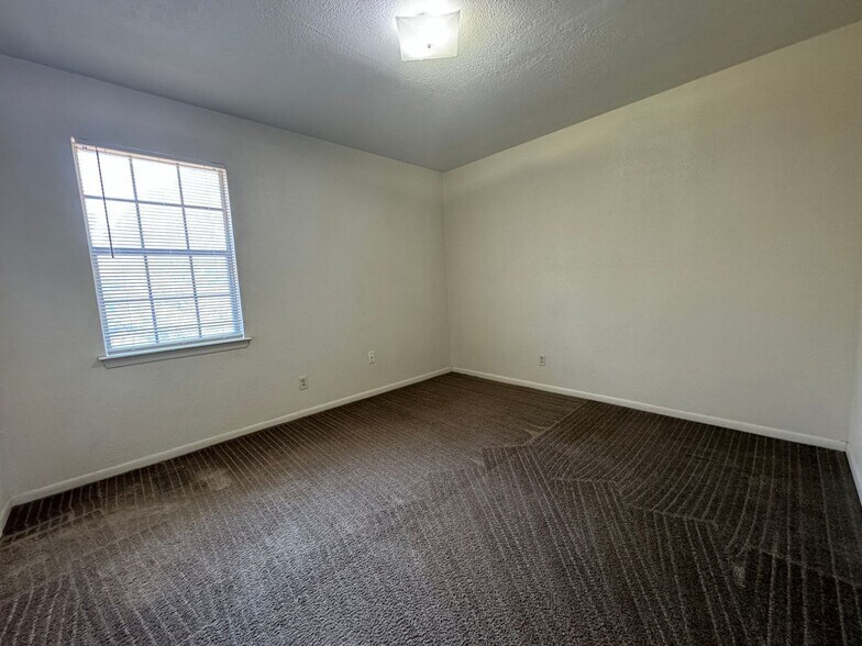 Building Photo - 224 Hold St