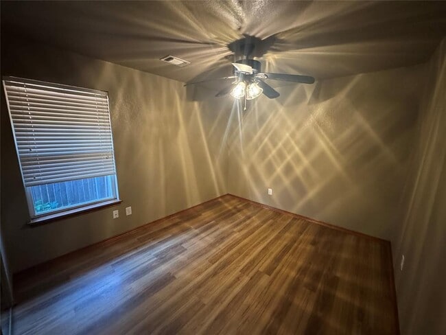 Building Photo - 209 Bradgate Dr