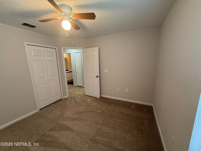 Building Photo - 5550 Oak Crossing Dr