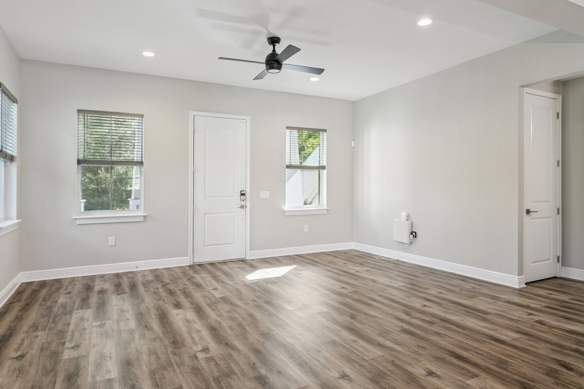 Building Photo - 1410 E Curtis St