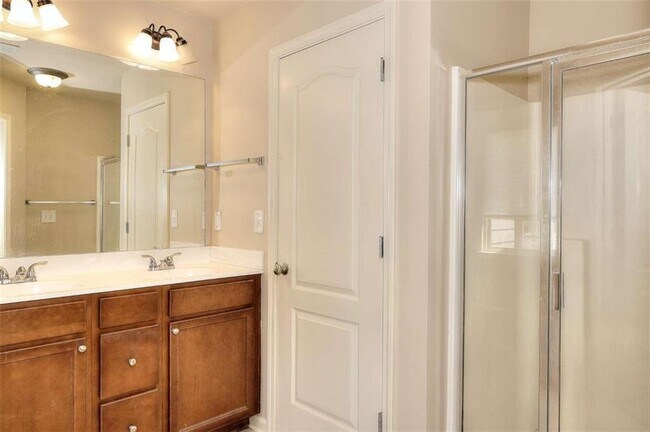 Building Photo - 3702 Brockenhurst Dr