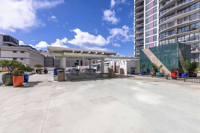 Building Photo - Harbor Square Condo