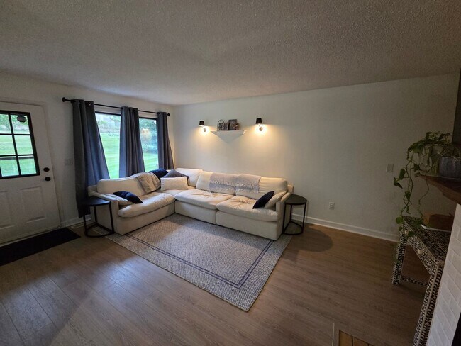 Building Photo - 7652 Wedgewood Ct