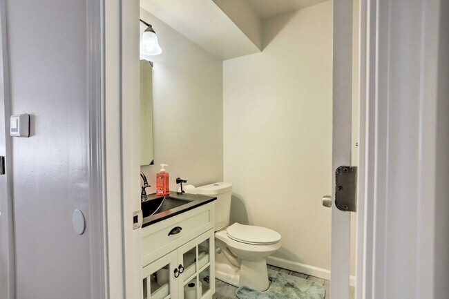 Building Photo - 6832 Woodmeadow Dr