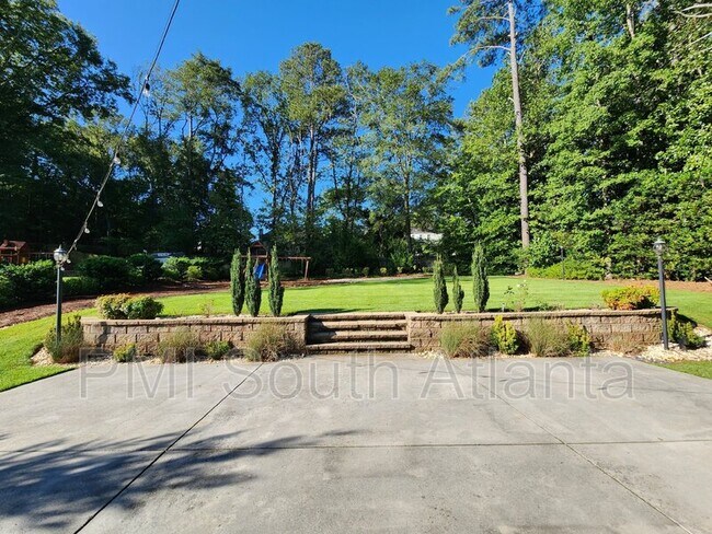 Building Photo - 40 Pheasant Dr SE