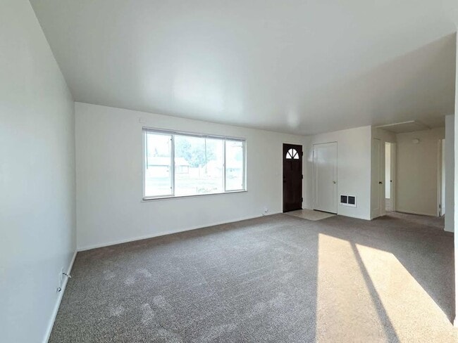 Building Photo - Two Bedrooms & One Bathroom Home $100.00 o...
