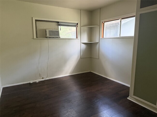 Building Photo - 5958 Skylane Dr