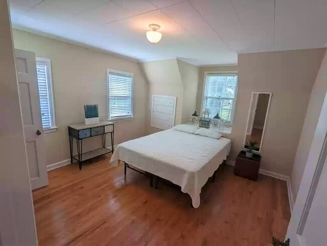 Large 2nd bedroom - 1404 29th St