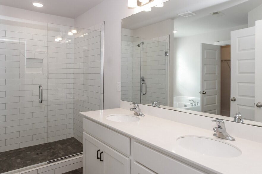 Building Photo - 127 Westerbrook Dr