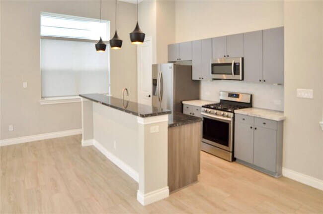 Building Photo - 8918 Spring Knoll Forest Dr