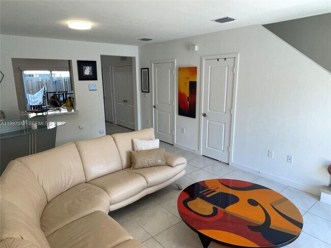 Building Photo - 456 NE 4th St