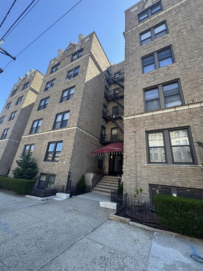 Building Photo - 2700 John F. Kennedy Blvd