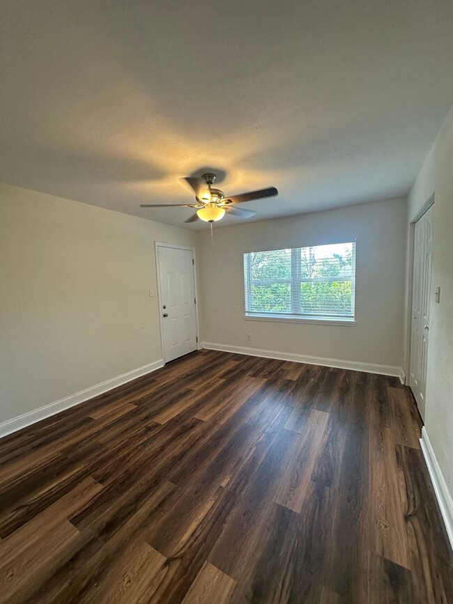 Building Photo - Newly remodeled 4 bedroom 2 bath Available...