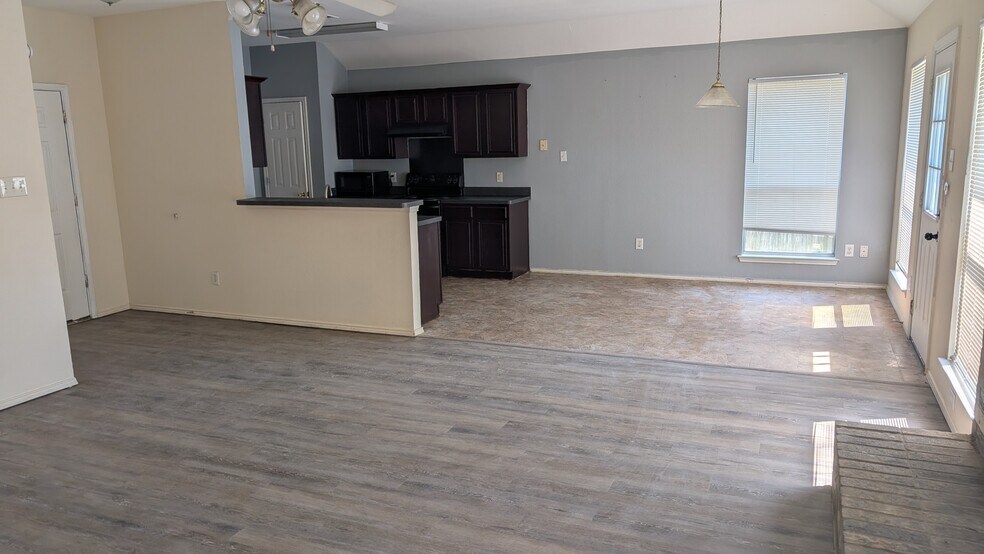 Building Photo - 7418 Fairfield Dr