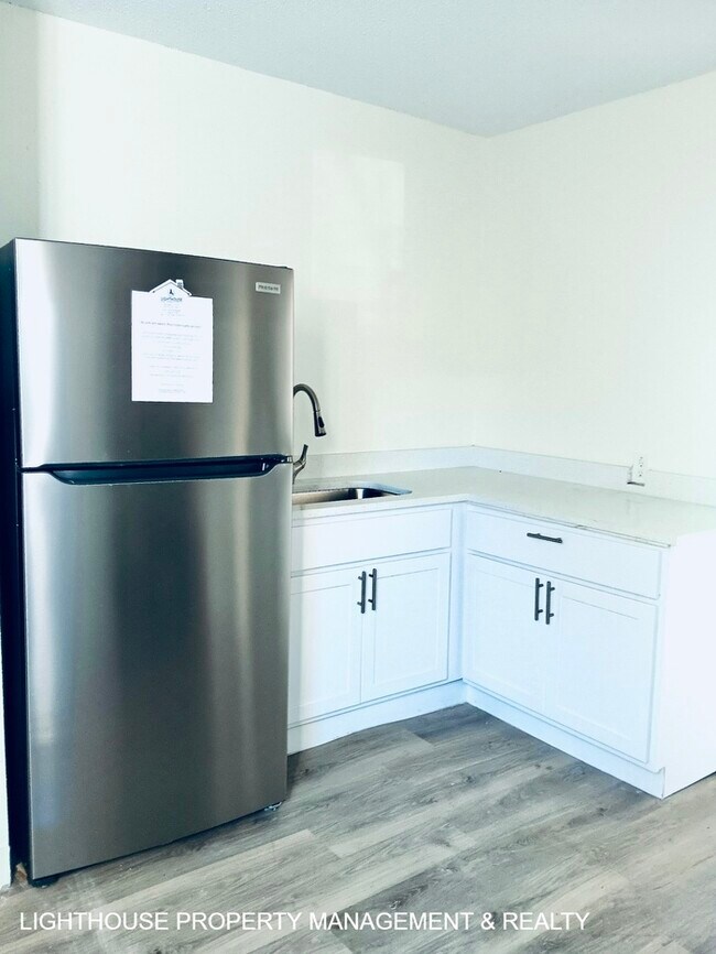 Building Photo - 3 Bed/1 Bath Craftsman Style Home!