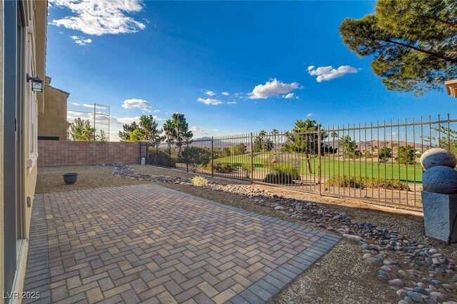 Building Photo - 484 Punto Vallata Dr