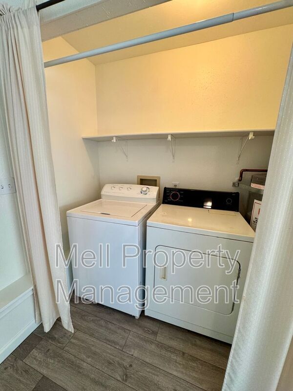 Building Photo - 71 E Rainbow Dr