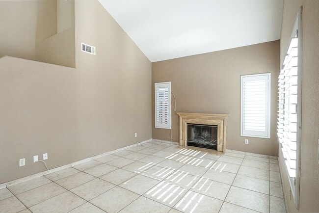 Building Photo - 3 bedrooms 2.5 bathrooms | Southwinds | Oxnard | Unfurnished