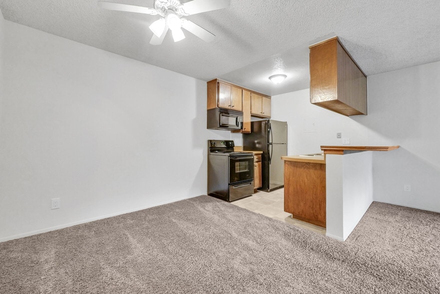 Kitchen - 17552 Vandenberg Ln